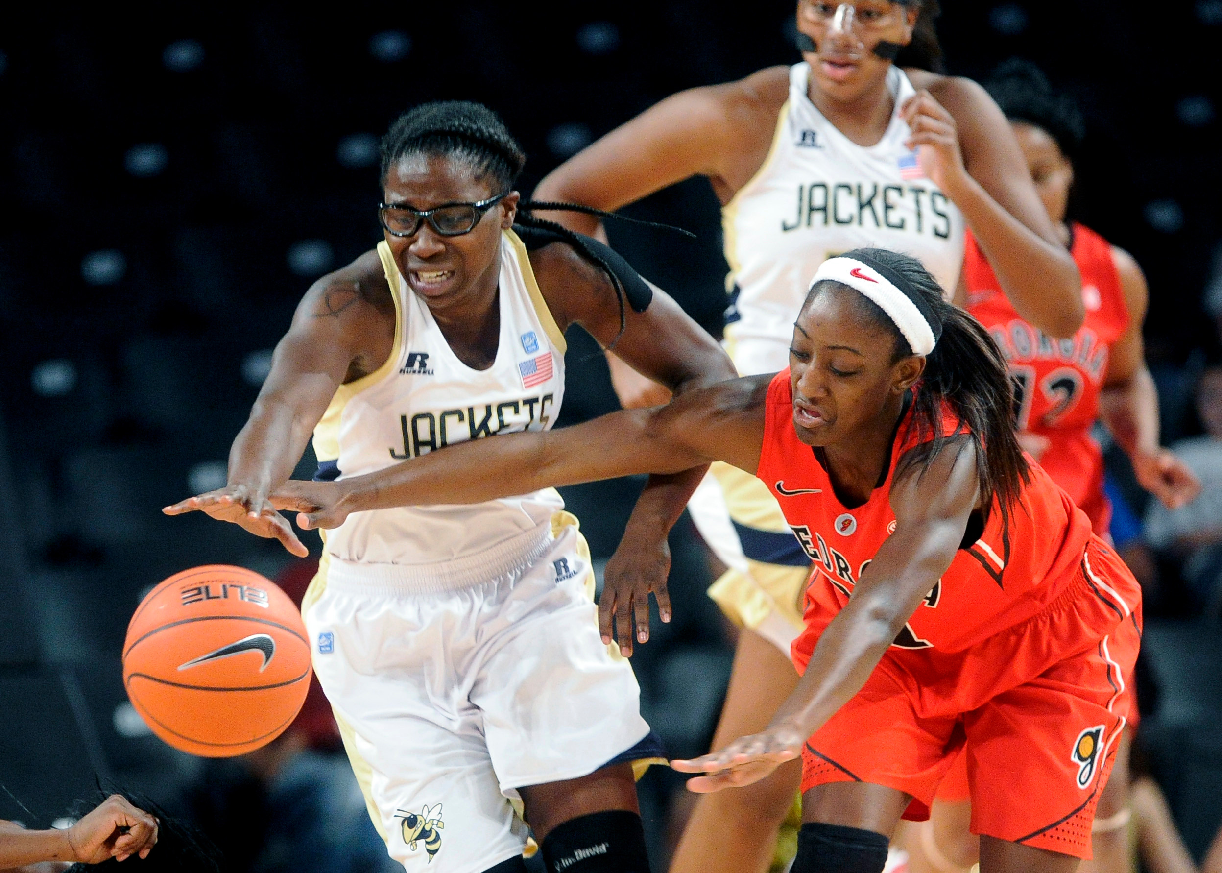 Brittany Jackson, left, and Georgia guard Erika Ford (31) vie for the loose ball. (AP Photo/John Amis)